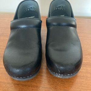 Dansko xp 2.0 black clogs size 39